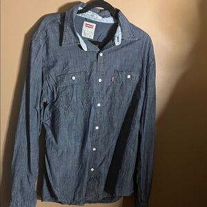 Vintage Levi’s light denim look shirt pockets
